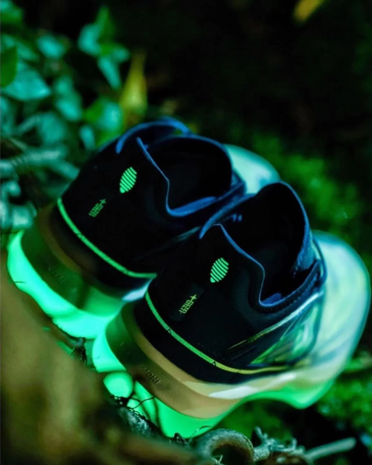 Uzis x Peak Andrew Wiggins Big Triangle - Firefly - Image 4